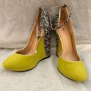 Just Fab Turnin green 6” platform  shoe w/snake skin, ankle strap sz 9 NIB